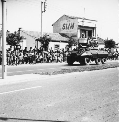 Dfil du 8 mai 1960  boulevard Beauprtre