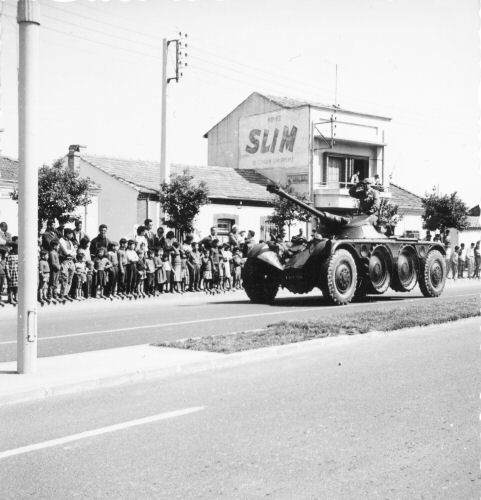 Dfil du 8 mai 1960  boulevard Beauprtre