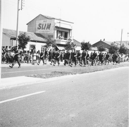 Dfil du 8 mai 1960  boulevard Beauprtre