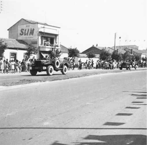 Dfil du 8 mai 1960  boulevard Beauprtre